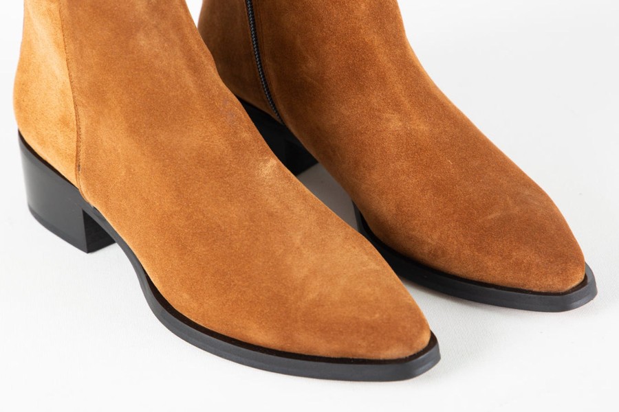 Women Human Scales | Stella Suede Camel